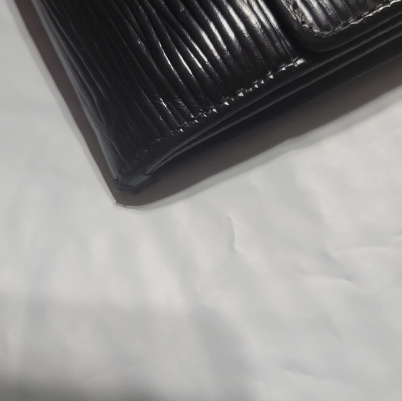 Louis Vuitton Epi Matte Leather Elise bi fold wallet in black. - Picture 6 of 11